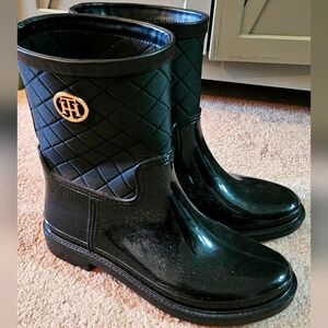 Tommy Hilfiger Black Quilted Rain Boots with Gold Logo 8